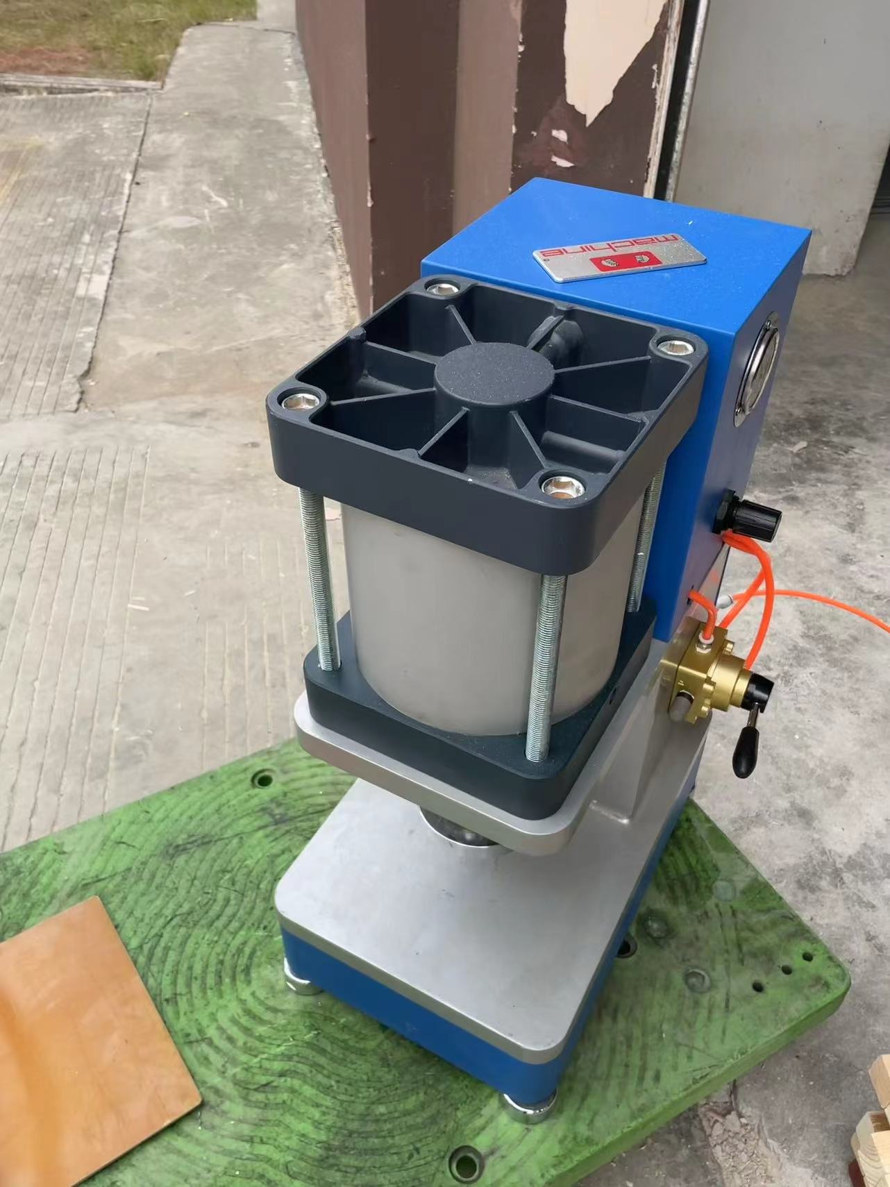 江蘇摩信氣動(dòng)沖片機(jī)順利通過煙臺(tái)客戶驗(yàn)收